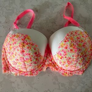NWOT. Victoria’s Secret bra. 34DD. Dream Angels.